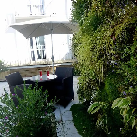 Otel De La 3*